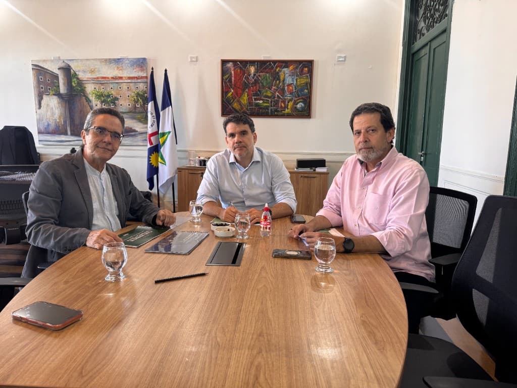 Maurício Rands em reunião com representantes da Associação dos Delegados de Polícia de Pernambuco